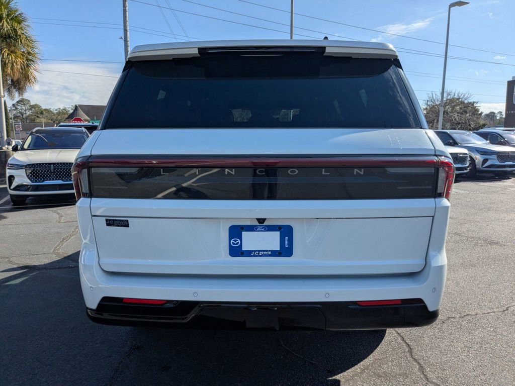 New 2026 Lincoln Navigator L Reserve w/ Jet Appearance Package image 5