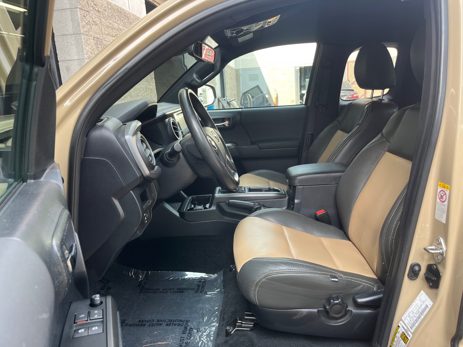 Used 2019 Toyota Tacoma TRD Off-Road w/ Technology Package AWD/4WD image 11
