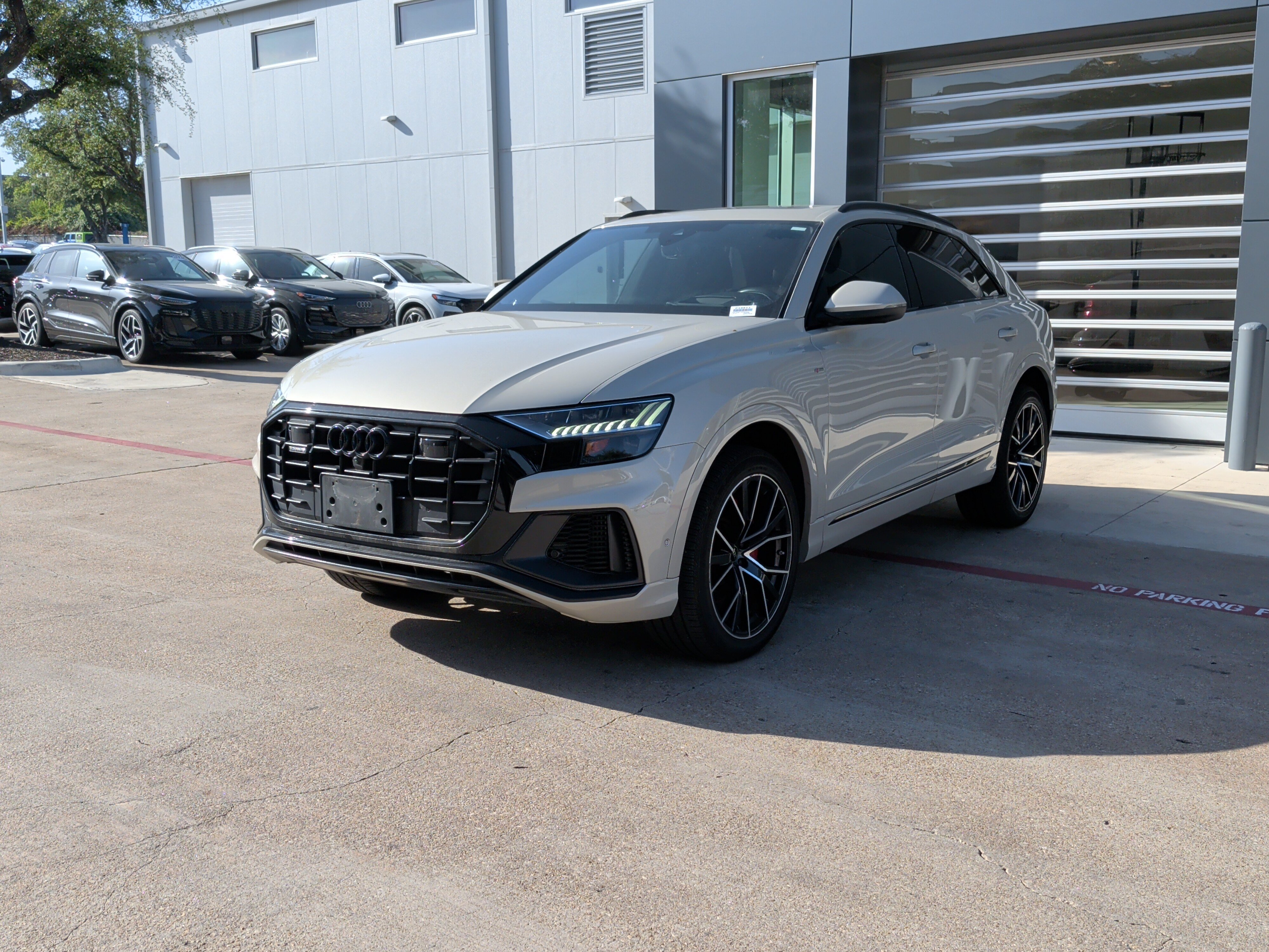 Used 2023 Audi Q8 Prestige w/ Prestige Package AWD/4WD image 5