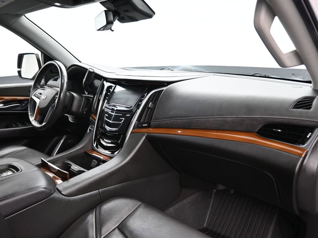 Used 2020 Cadillac Escalade Premium Luxury image 57