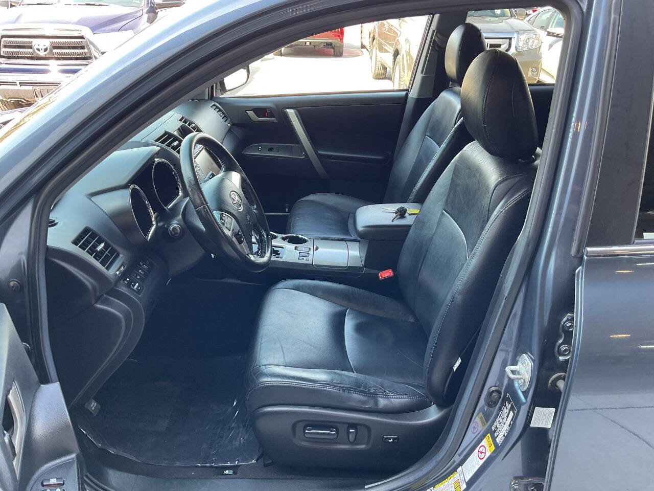 Used 2012 Toyota Highlander SE w/ Tow Pkg AWD/4WD image 13