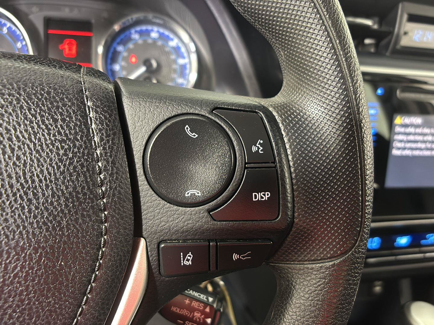 Used 2018 Toyota Corolla LE FWD image 27