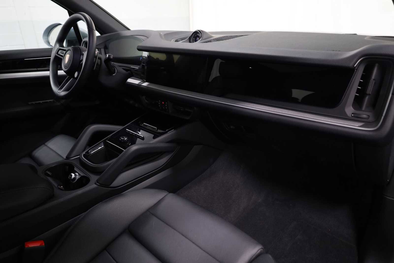Certified 2024 Porsche Cayenne image 6