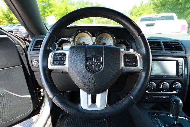 Used 2014 Dodge Challenger SXT RWD image 11