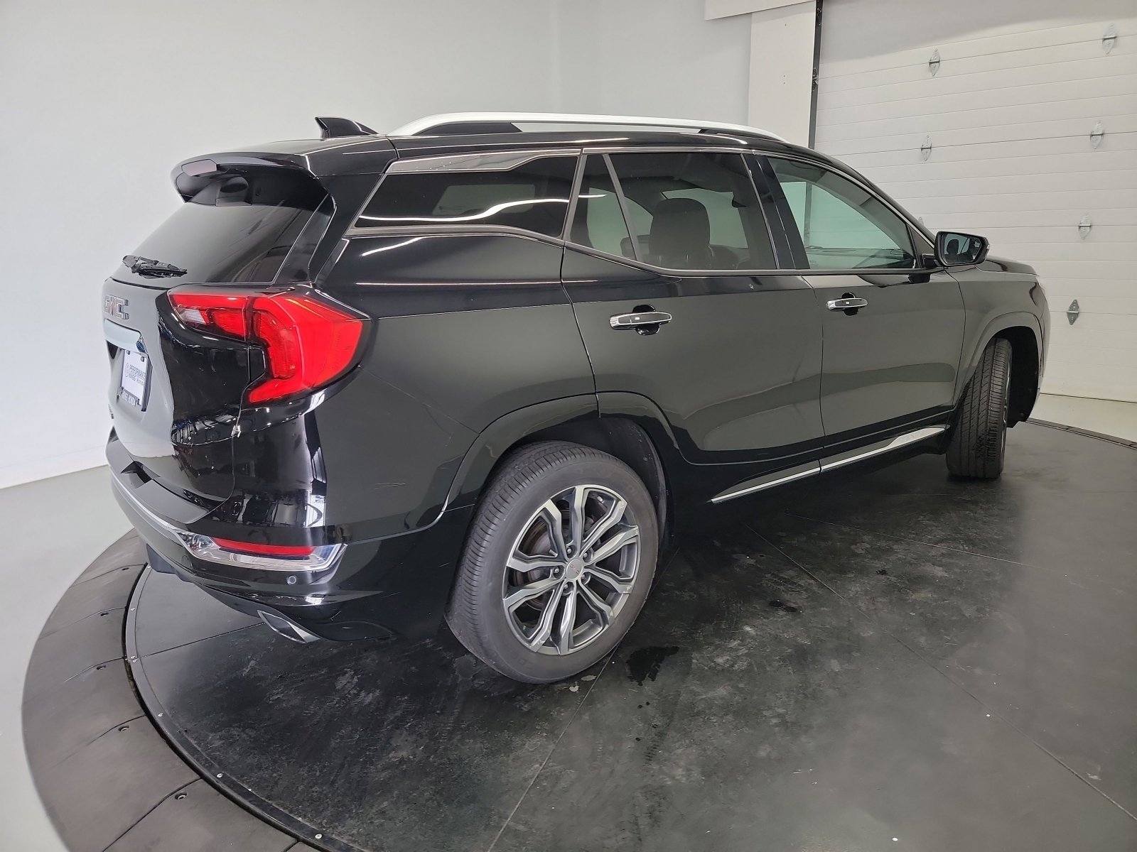 Used 2018 GMC Terrain Denali w/ Driver Alert Package II FWD image 16