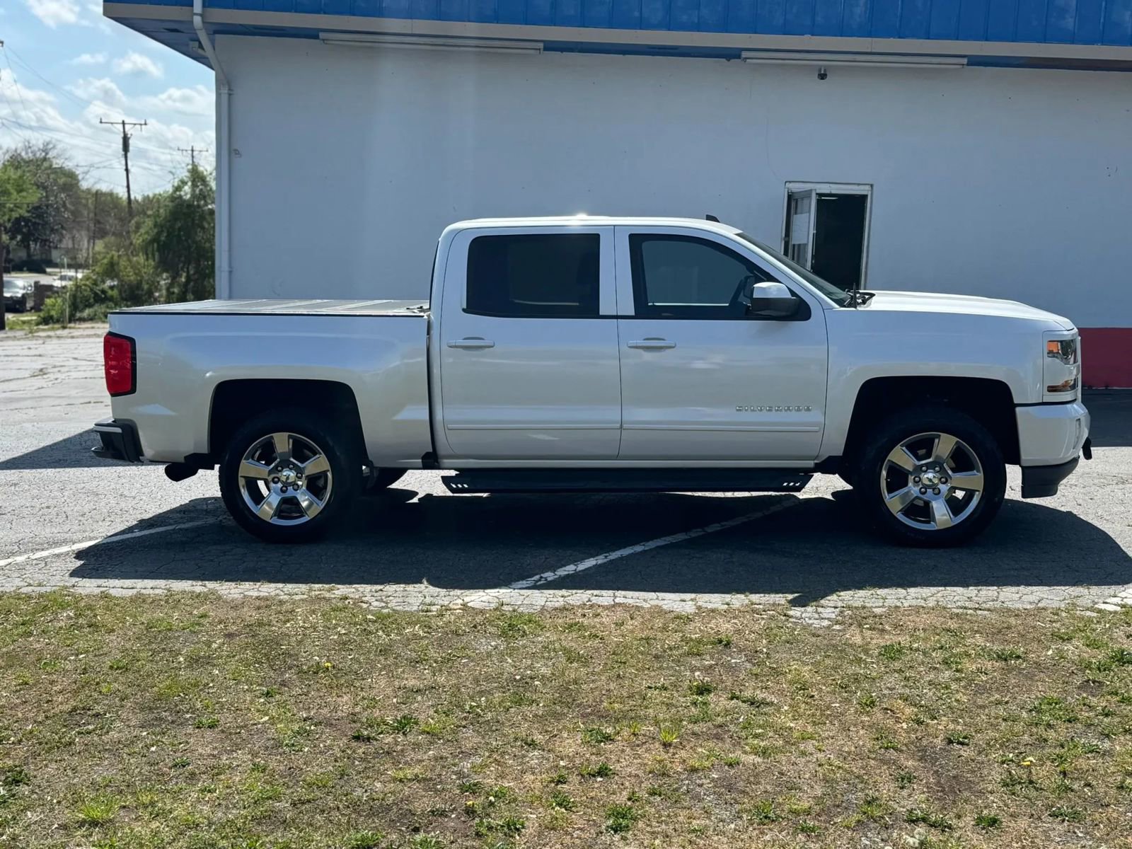 Used 2017 Chevrolet Silverado 1500 LT w/ All Star Edition AWD/4WD image 4