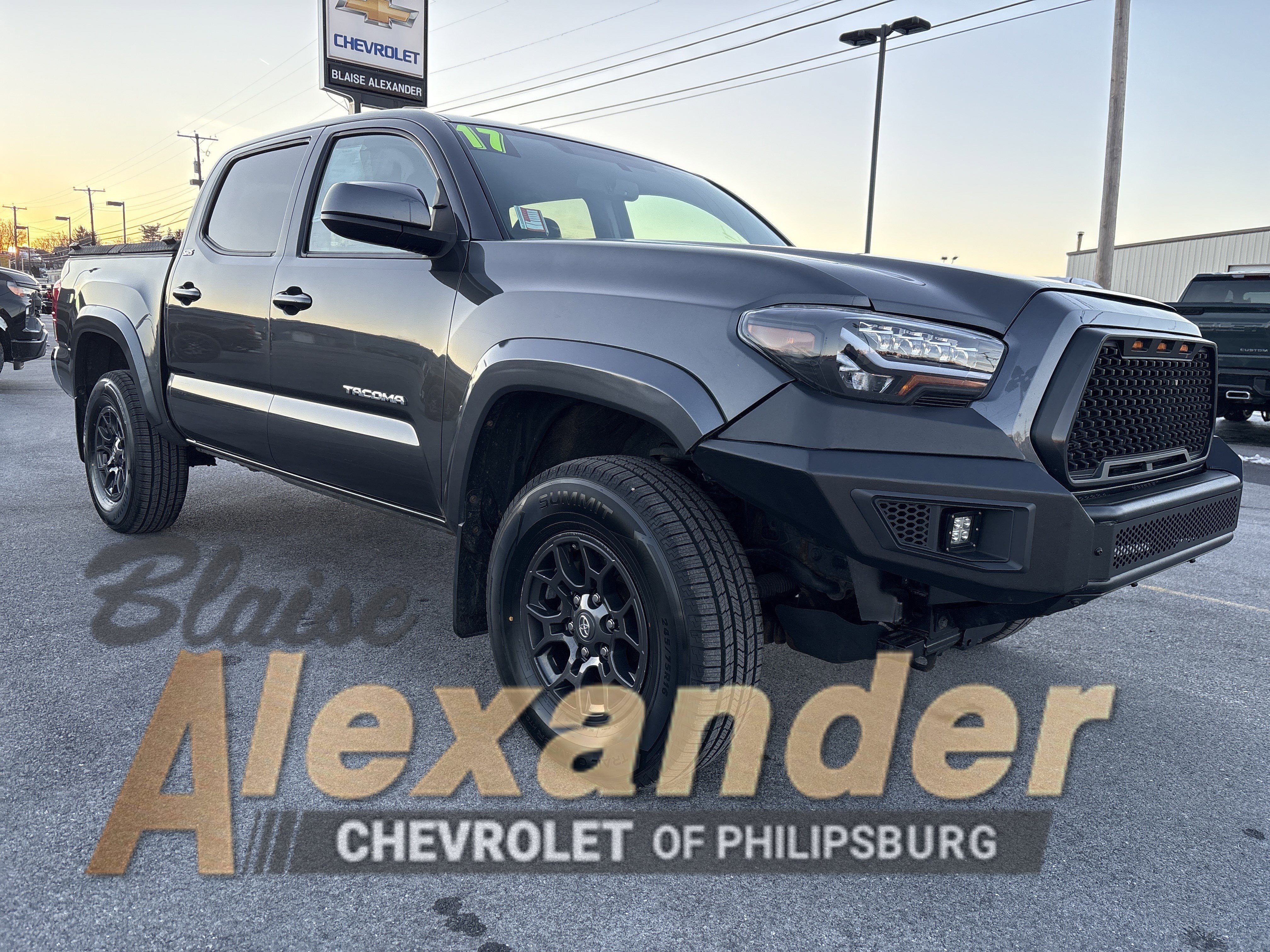 Used 2017 Toyota Tacoma SR5 image 1