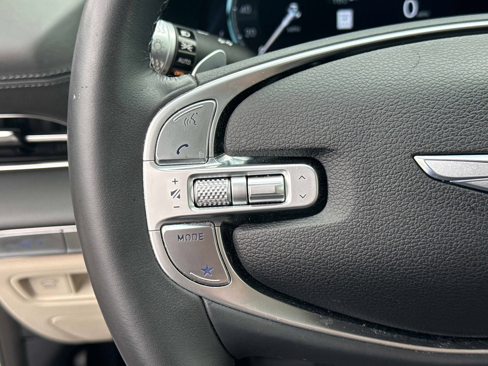 Used 2024 Genesis GV80 2.5T w/ Prestige Package image 32