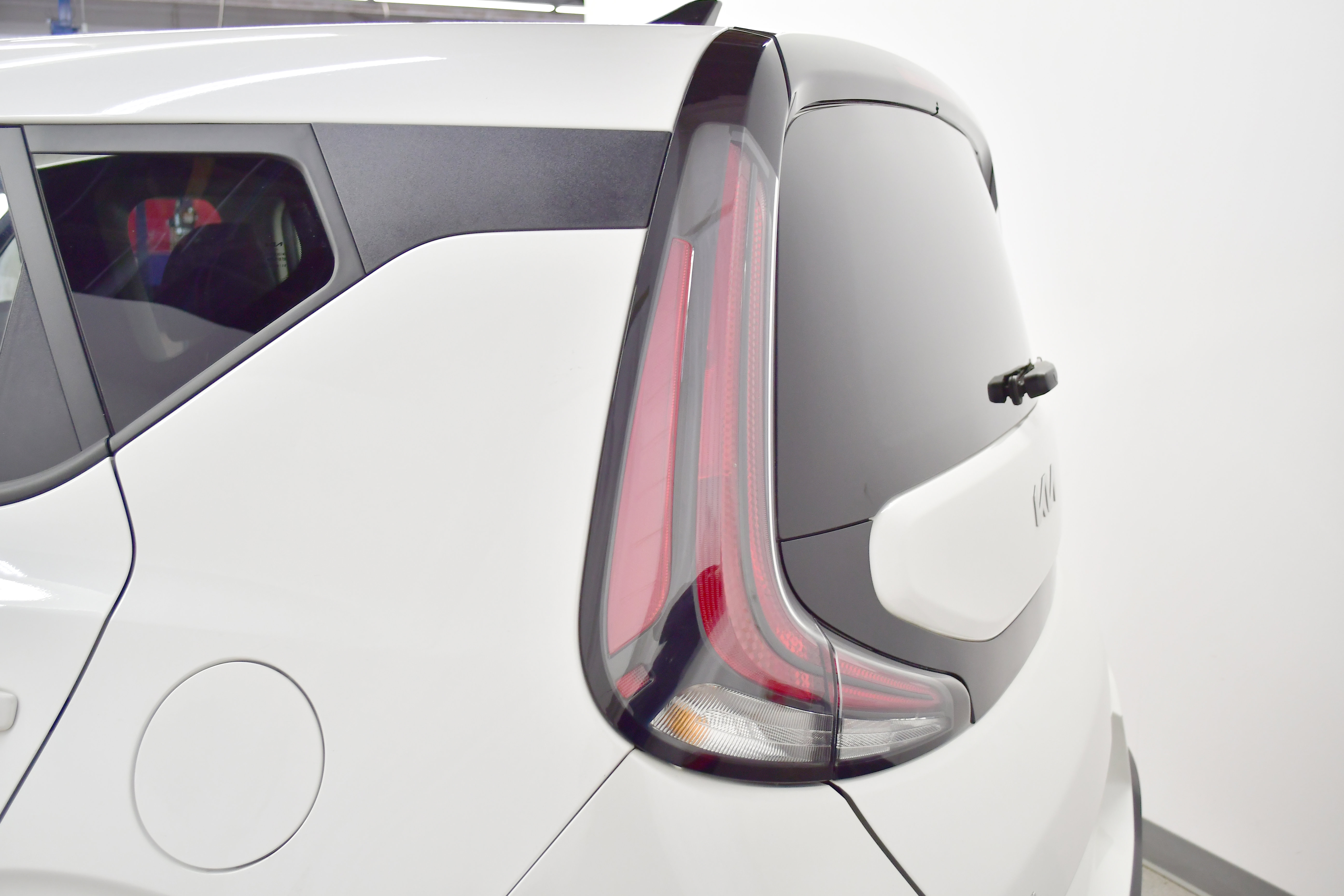 Used 2025 Kia Soul LX w/ LX Technology Package FWD image 32