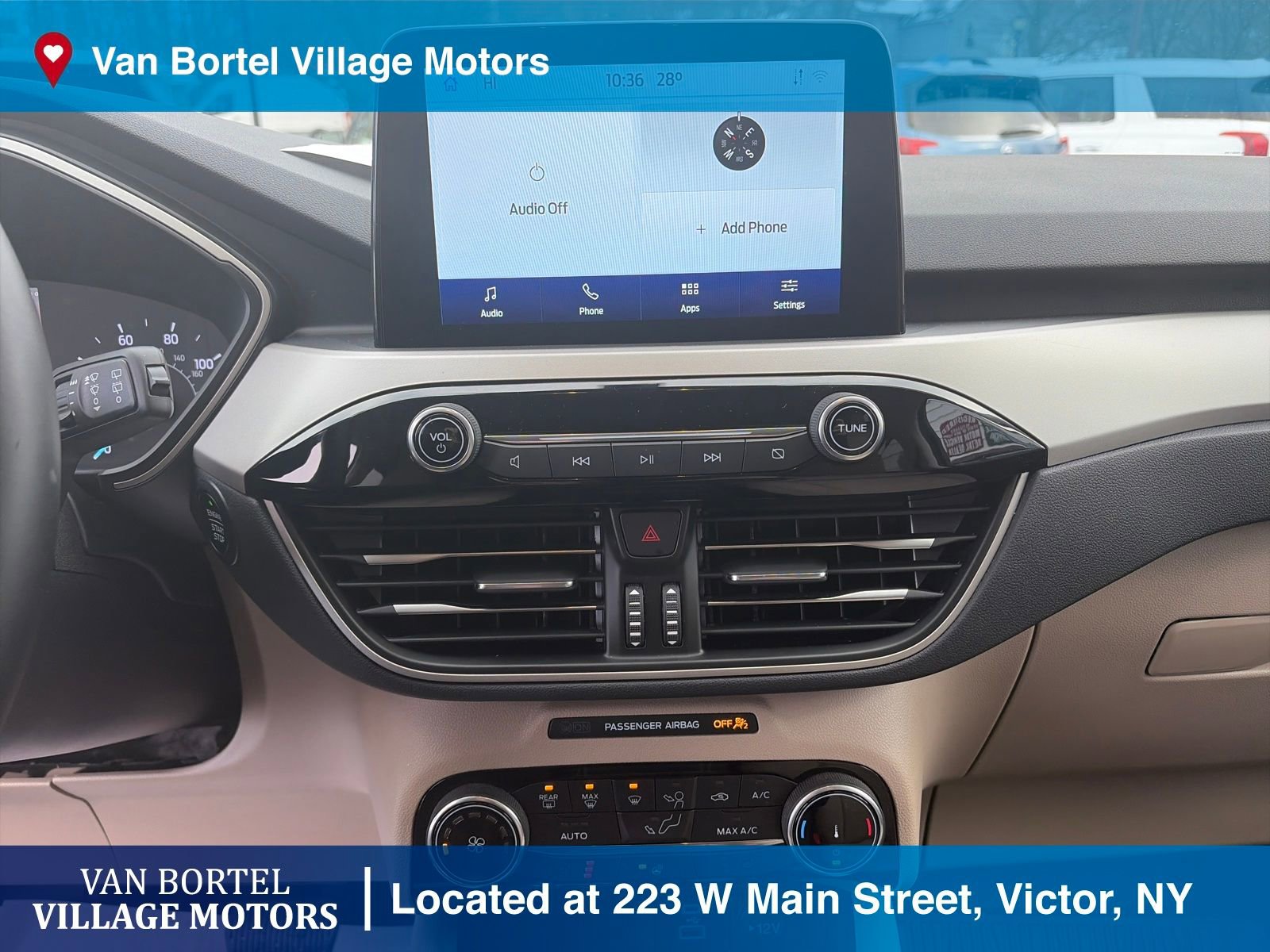 Used 2022 Ford Escape SE w/ Cold Weather Package image 18