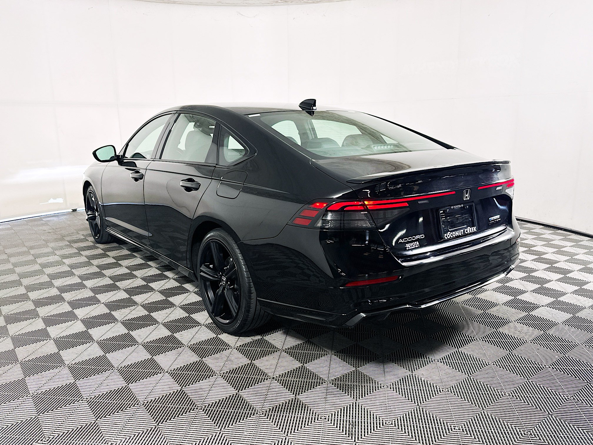 Used 2025 Honda Accord Sport image 5