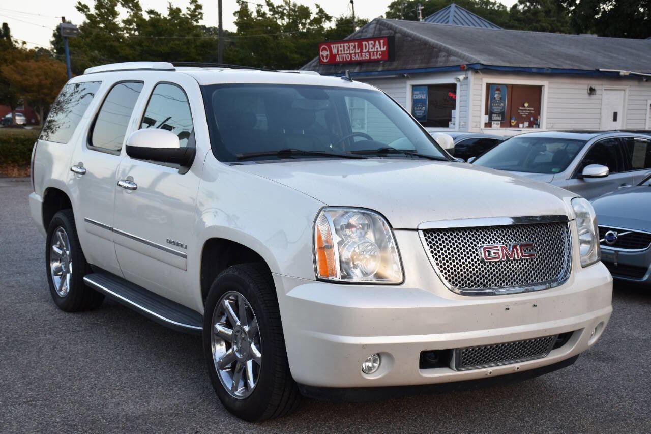 Used 2010 GMC Yukon Denali image 1
