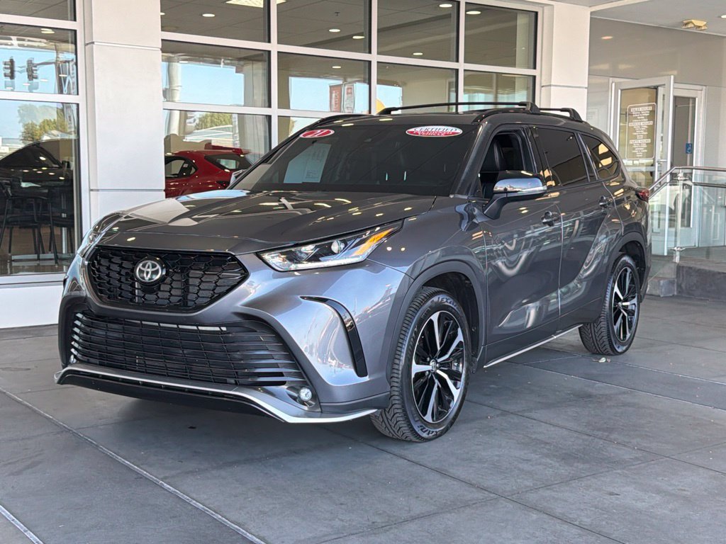 Certified 2021 Toyota Highlander XSE FWD image 2