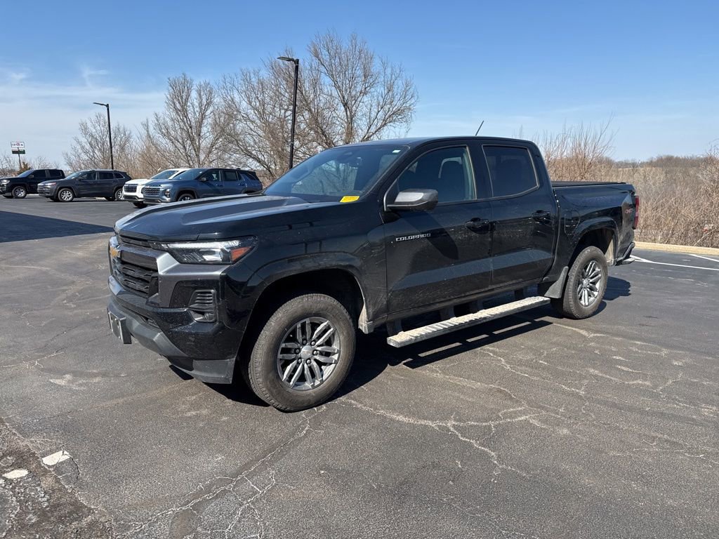 Used 2025 Chevrolet Colorado LT w/ LT Convenience Package image 2