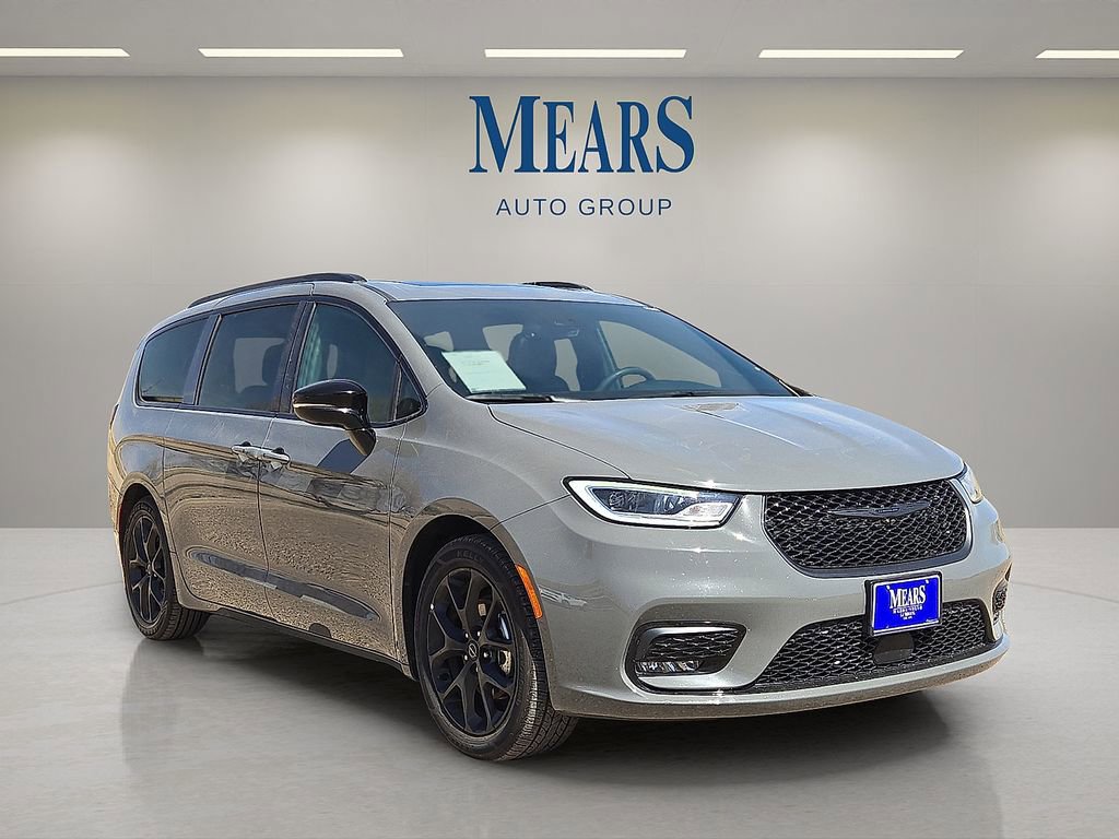 Used 2025 Chrysler Pacifica Limited image 7