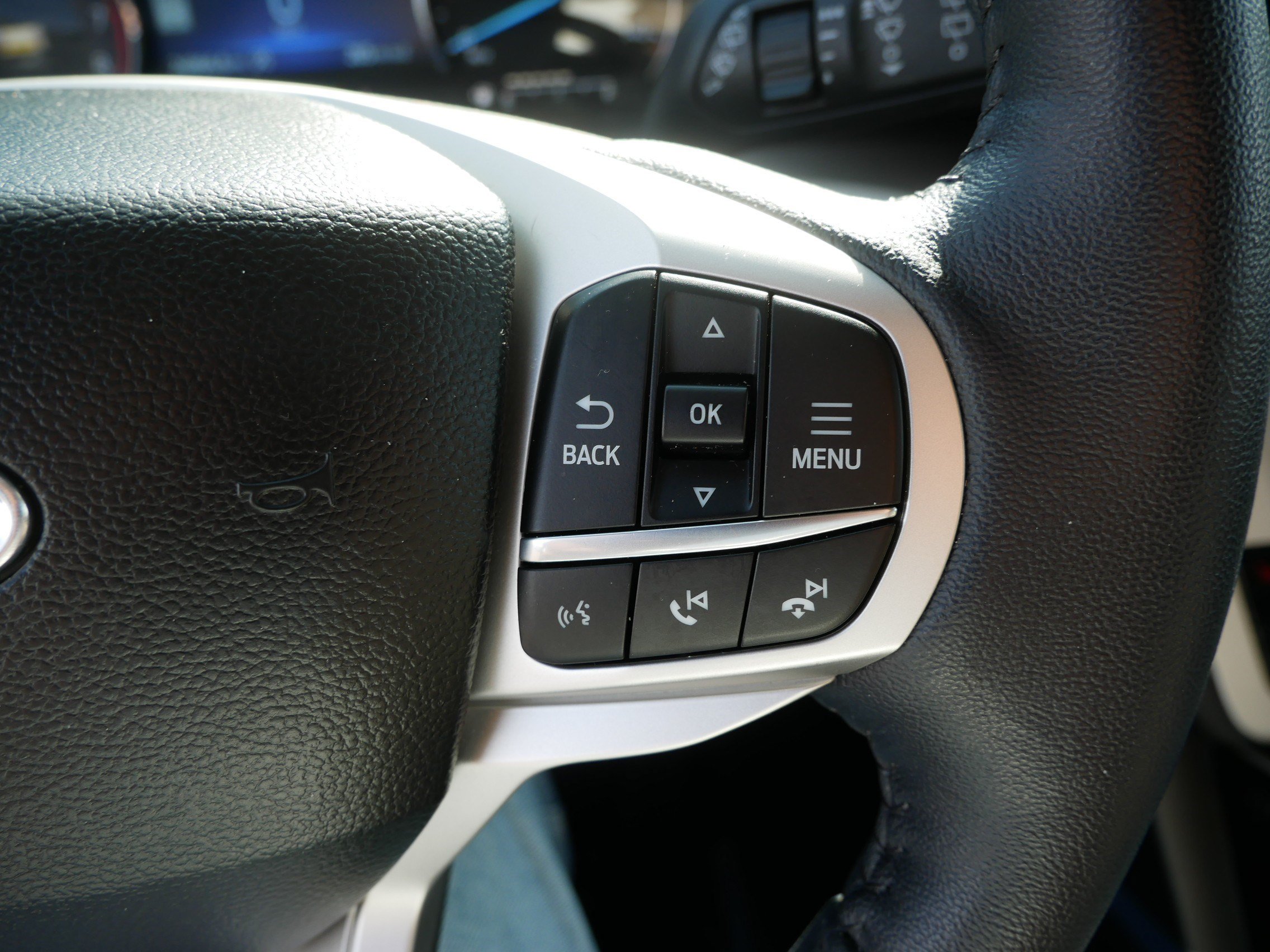 Used 2023 Ford Explorer XLT w/ Equipment Group 202A AWD/4WD image 29