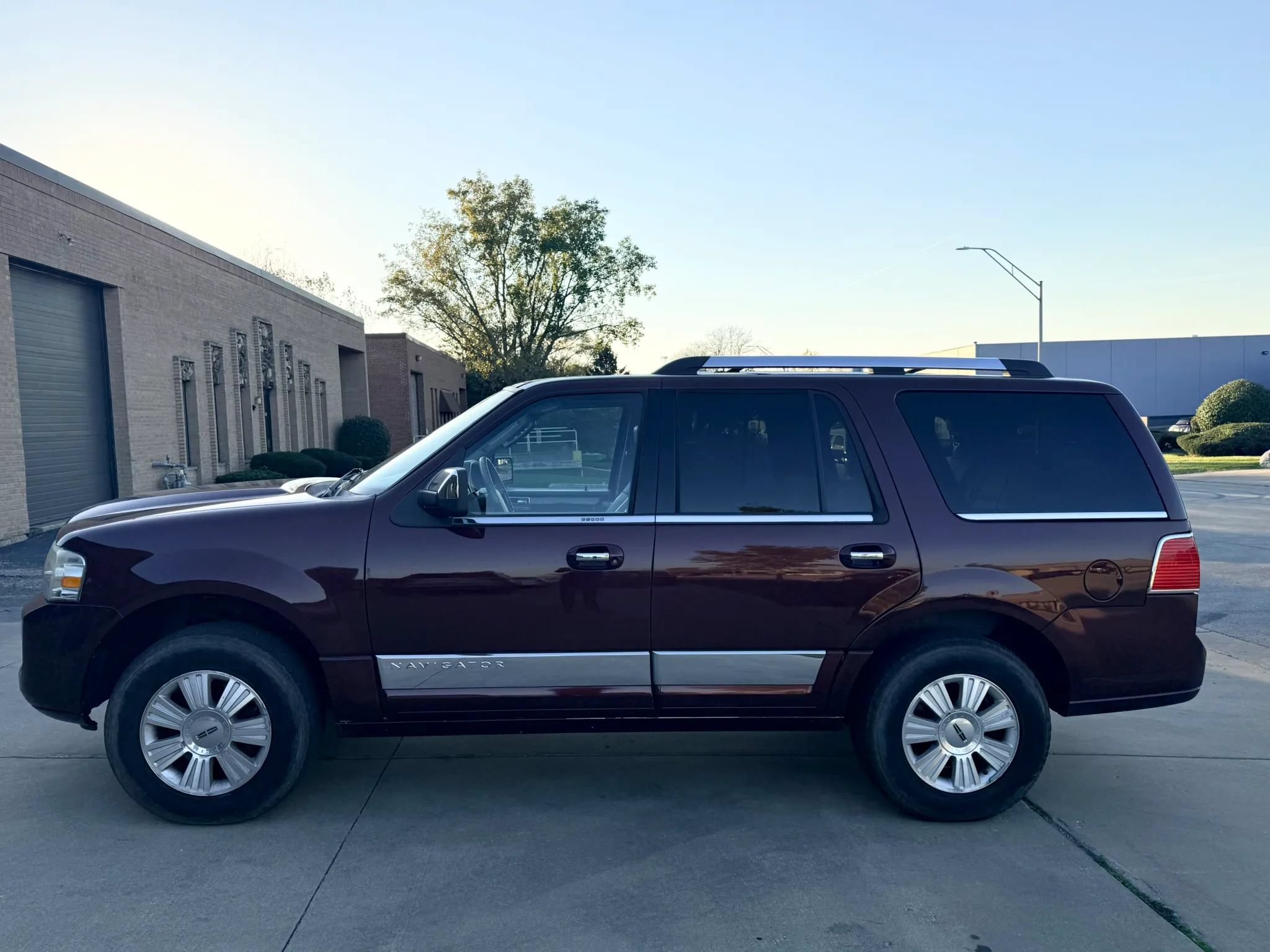 Used 2010 Lincoln Navigator 4WD image 5