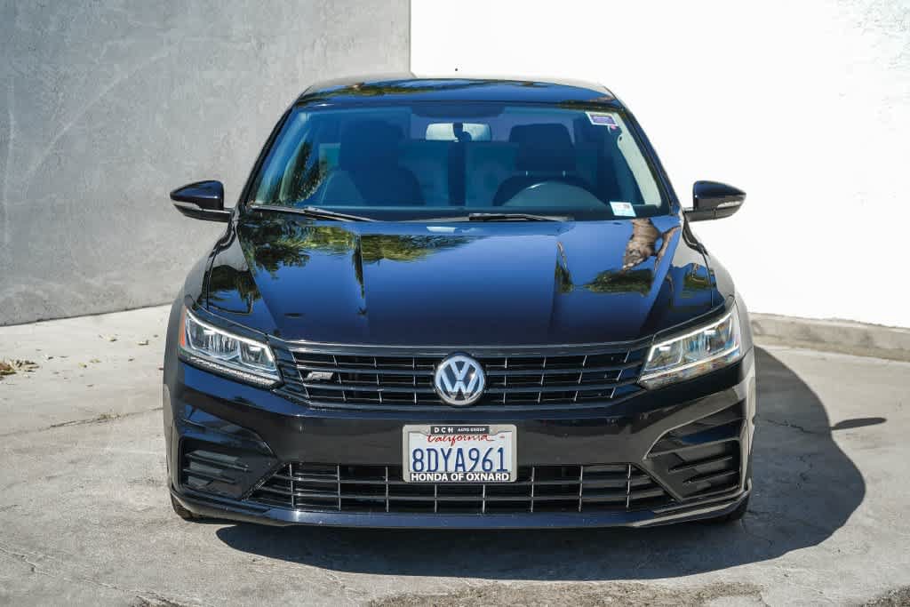 Used 2018 Volkswagen Passat 2.0T R-Line w/ R-Line Lighting Package FWD image 2
