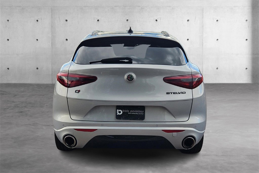 Used 2021 Alfa Romeo Stelvio Ti w/ Nero Edizione image 4