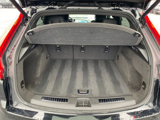 Certified 2025 Cadillac XT4 Premium Luxury AWD/4WD image 17