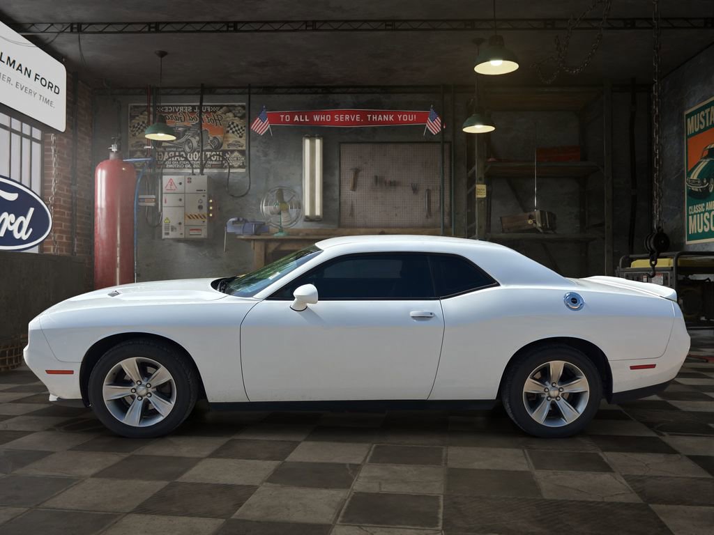 Used 2019 Dodge Challenger SXT RWD image 3