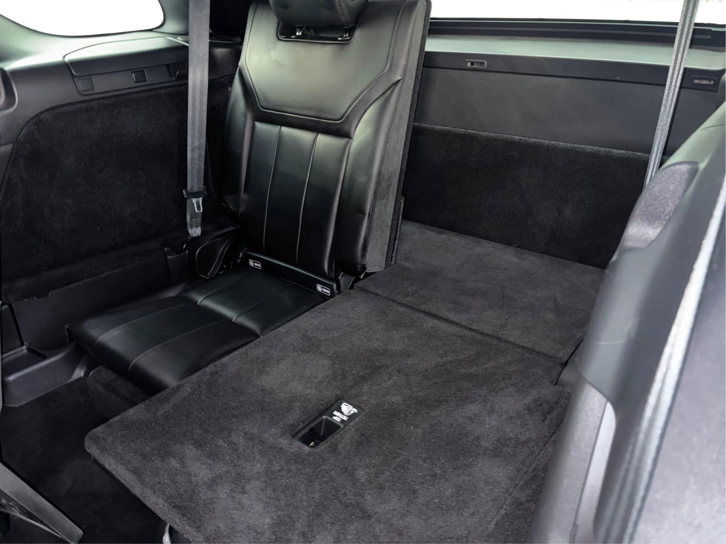 Used 2020 Land Rover Discovery HSE image 44