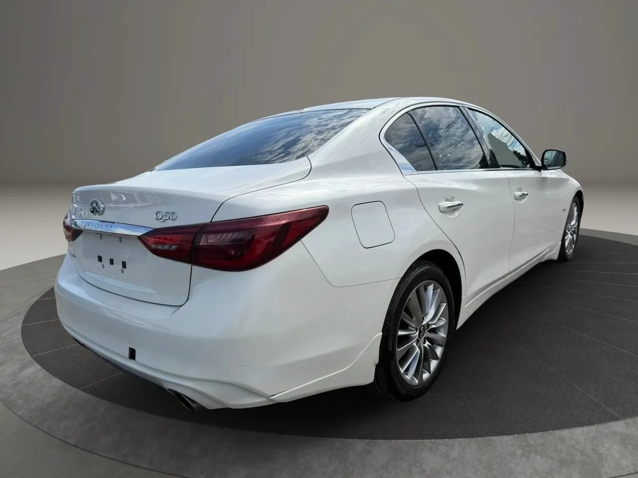 Used 2019 INFINITI Q50 Luxe w/ Essential Package (3.0T Luxe) AWD/4WD image 5