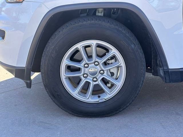 Used 2020 Jeep Grand Cherokee Laredo image 7