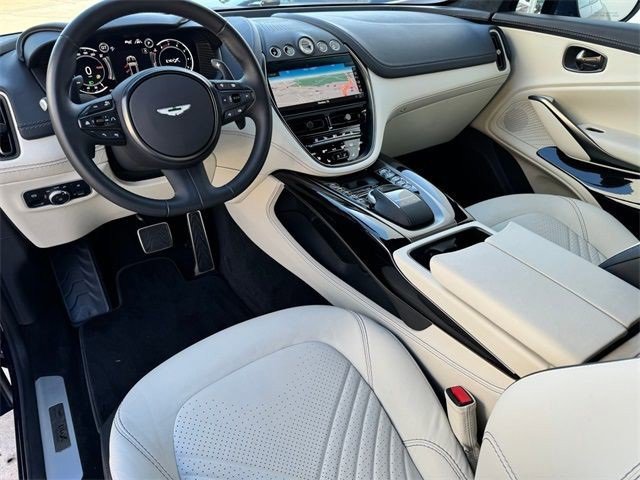 Used 2022 Aston Martin DBX image 3