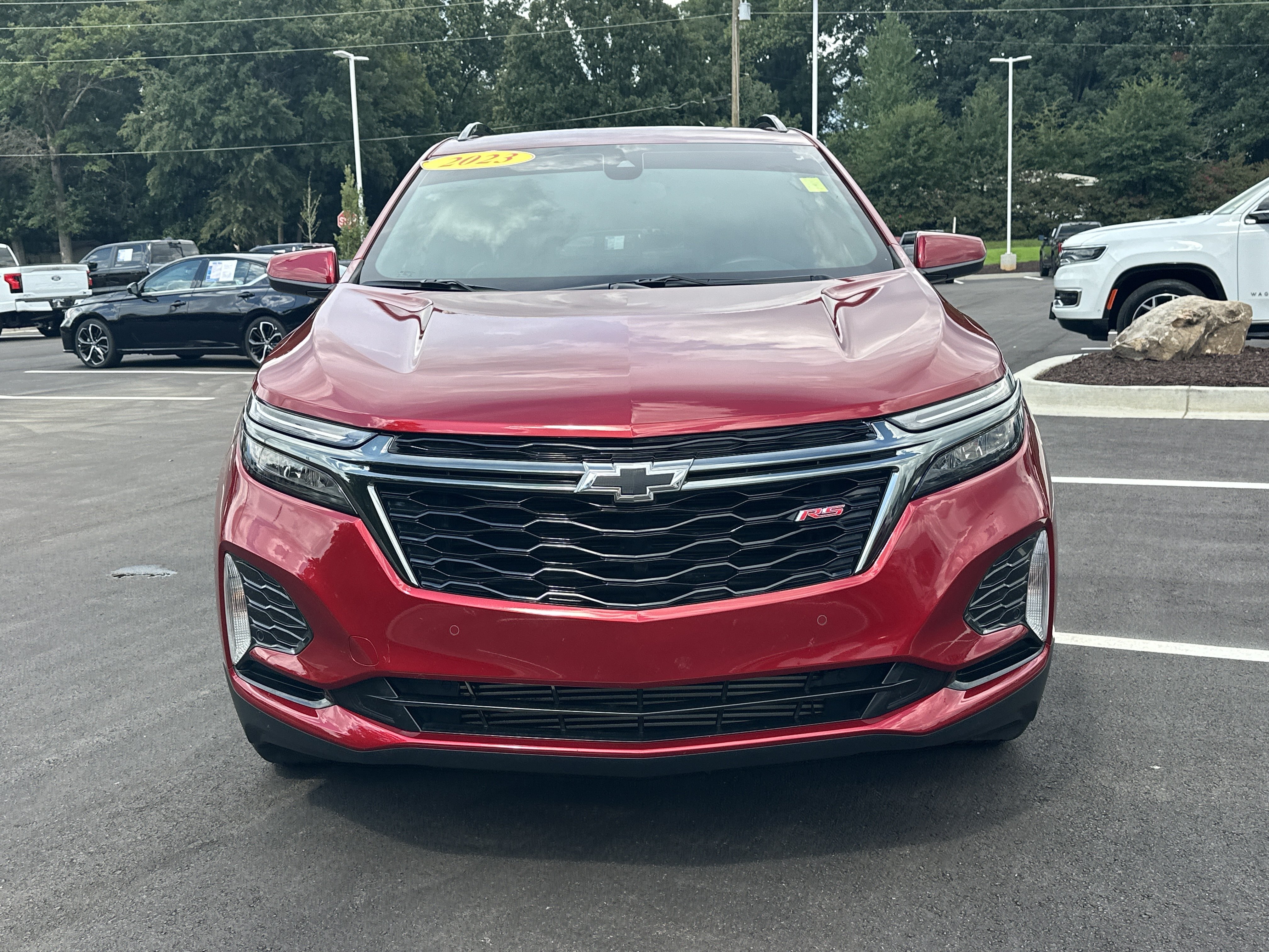 Used 2023 Chevrolet Equinox RS FWD image 3