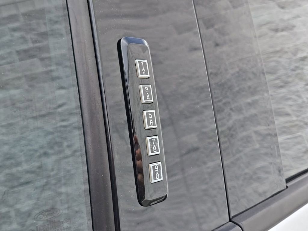 Used 2015 Ford F150 Lariat w/ Equipment Group 502A Luxury AWD/4WD image 16