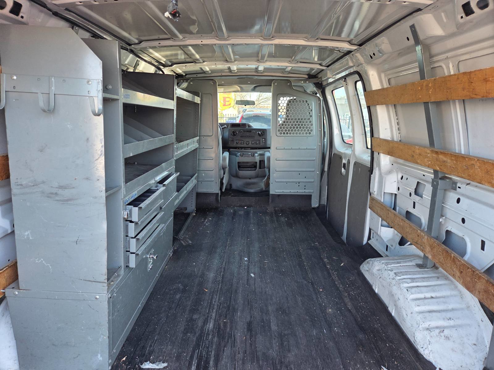 Used 2014 Ford E-250 and Econoline 250 w/ Power Group image 9