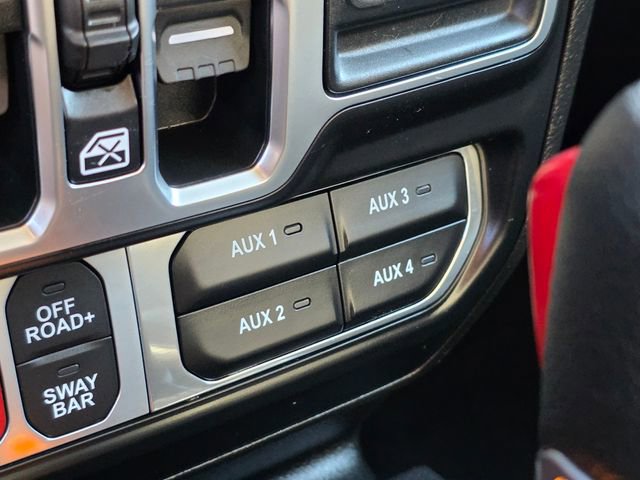 Used 2025 Jeep Wrangler Unlimited Rubicon w/ Convenience Group AWD/4WD image 35