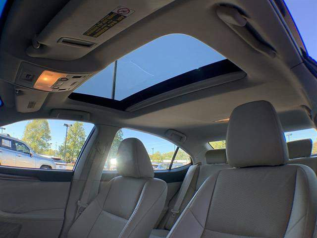Used 2014 Lexus ES 300h w/ Premium Package w/Bamboo Trim FWD image 22