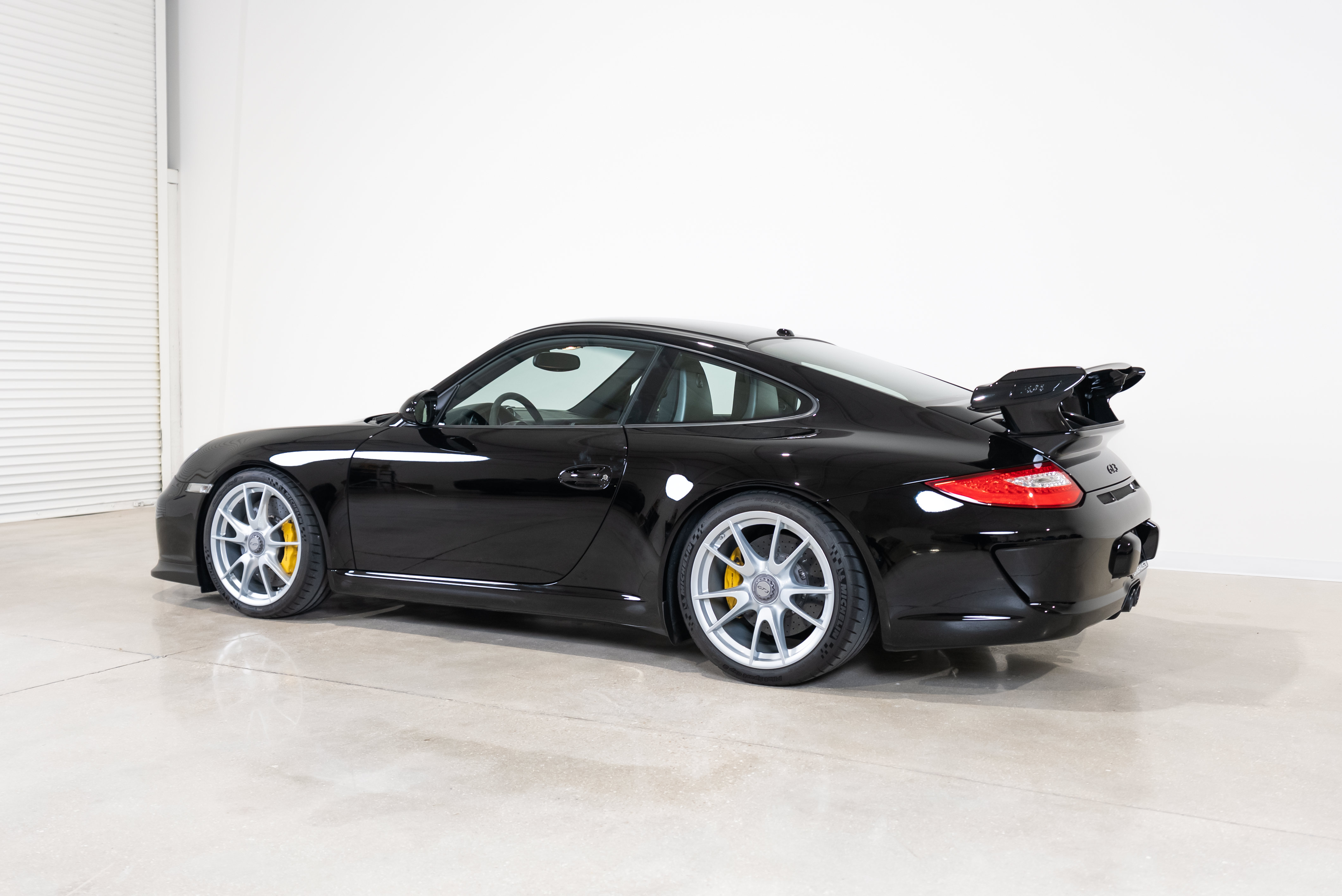 Used 2010 Porsche 911 GT3 RWD image 4