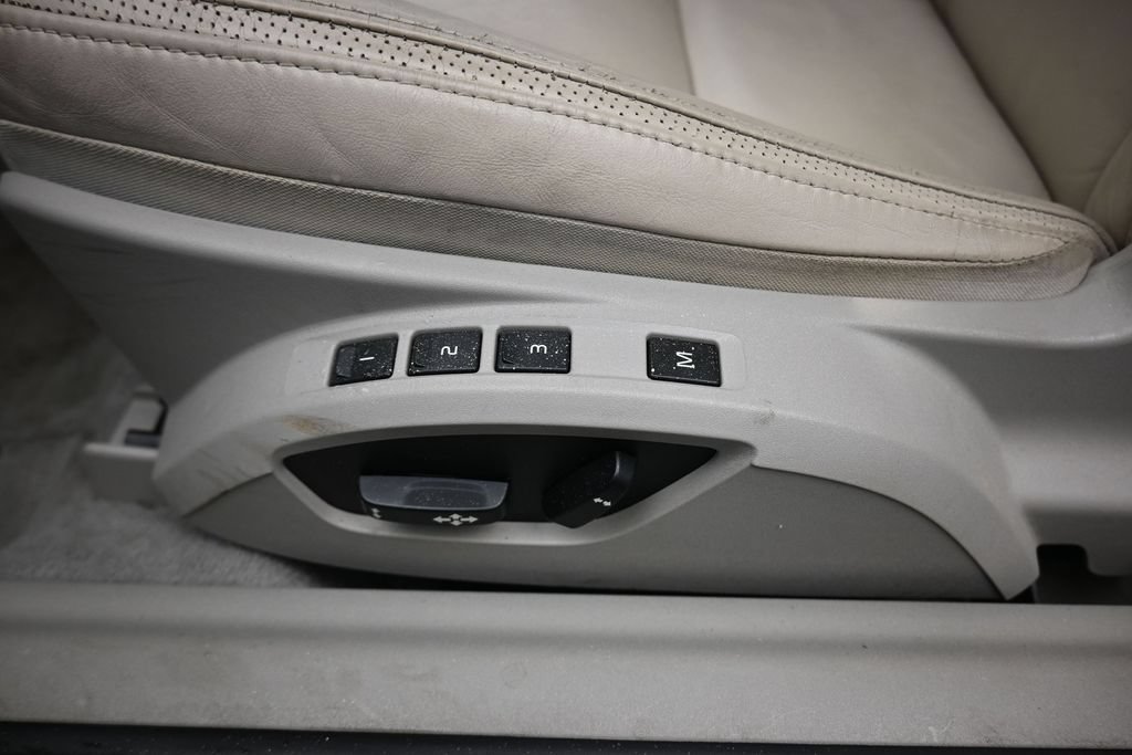 Used 2011 Volvo C70 T5 FWD image 12