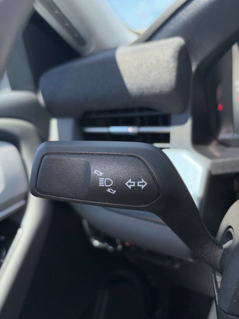 Used 2025 Ford Explorer Active AWD/4WD image 32