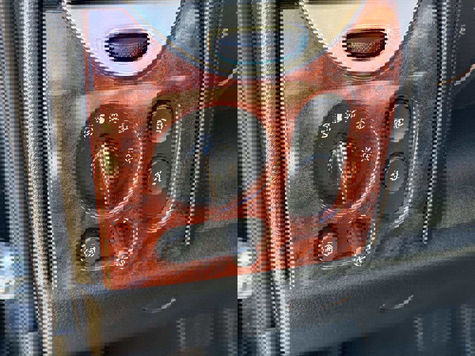 Used 2006 GMC Envoy Denali image 5