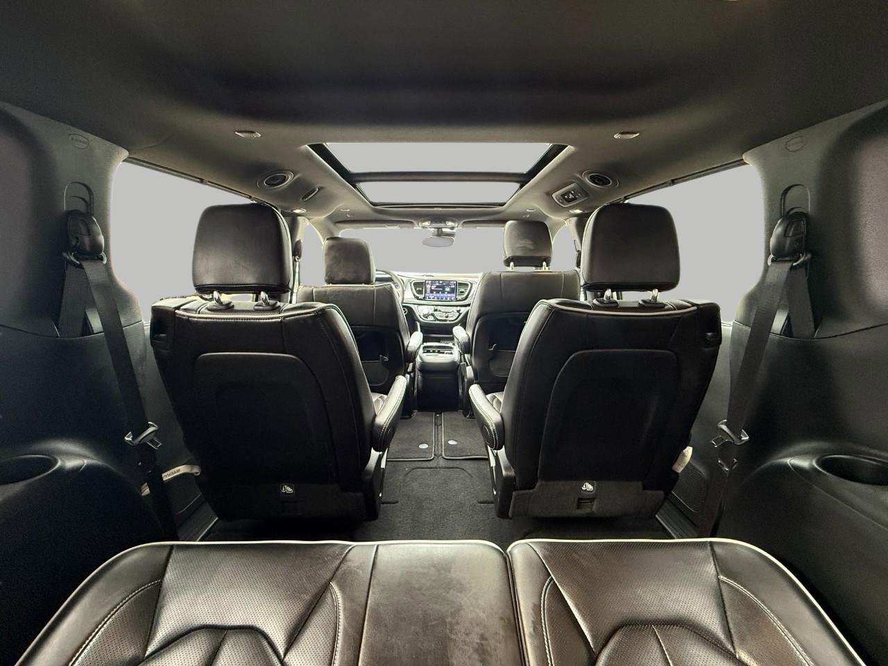 Used 2025 Chrysler Pacifica Limited FWD image 28