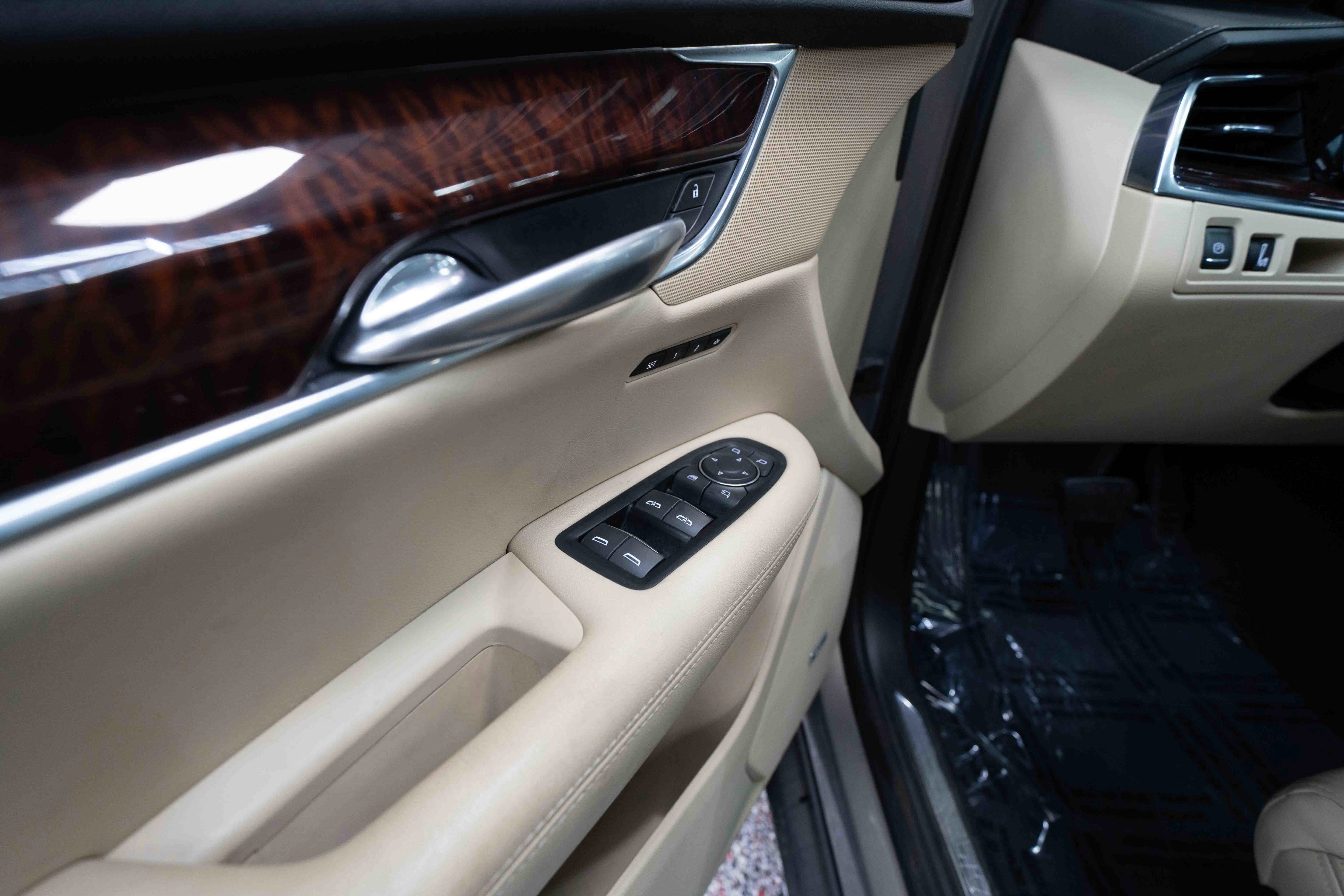 Used 2018 Cadillac XT5 Premium Luxury AWD/4WD image 7