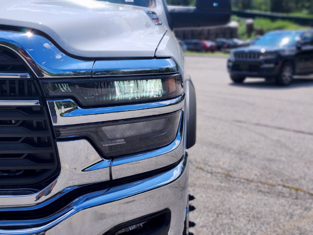 New 2026 RAM 3500 Big Horn AWD/4WD image 9