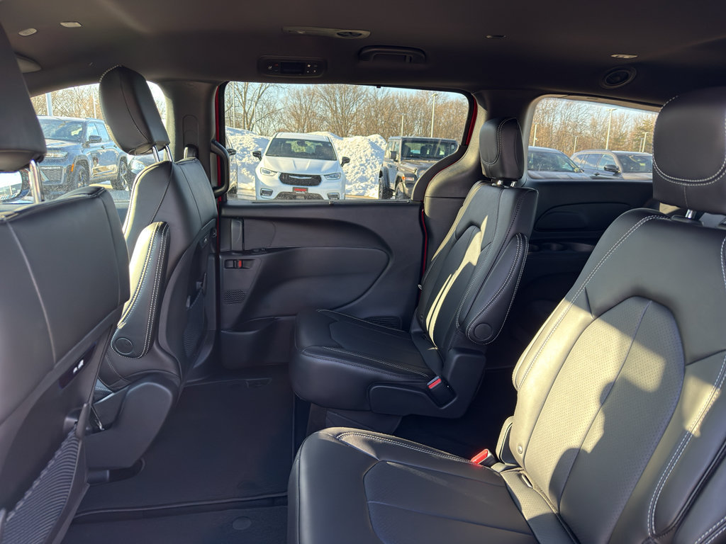 New 2026 Chrysler Pacifica Select w/ S Appearance Package FWD image 29