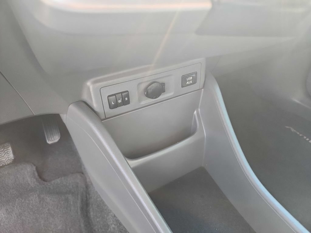 Used 2014 Toyota Prius V Five FWD image 22