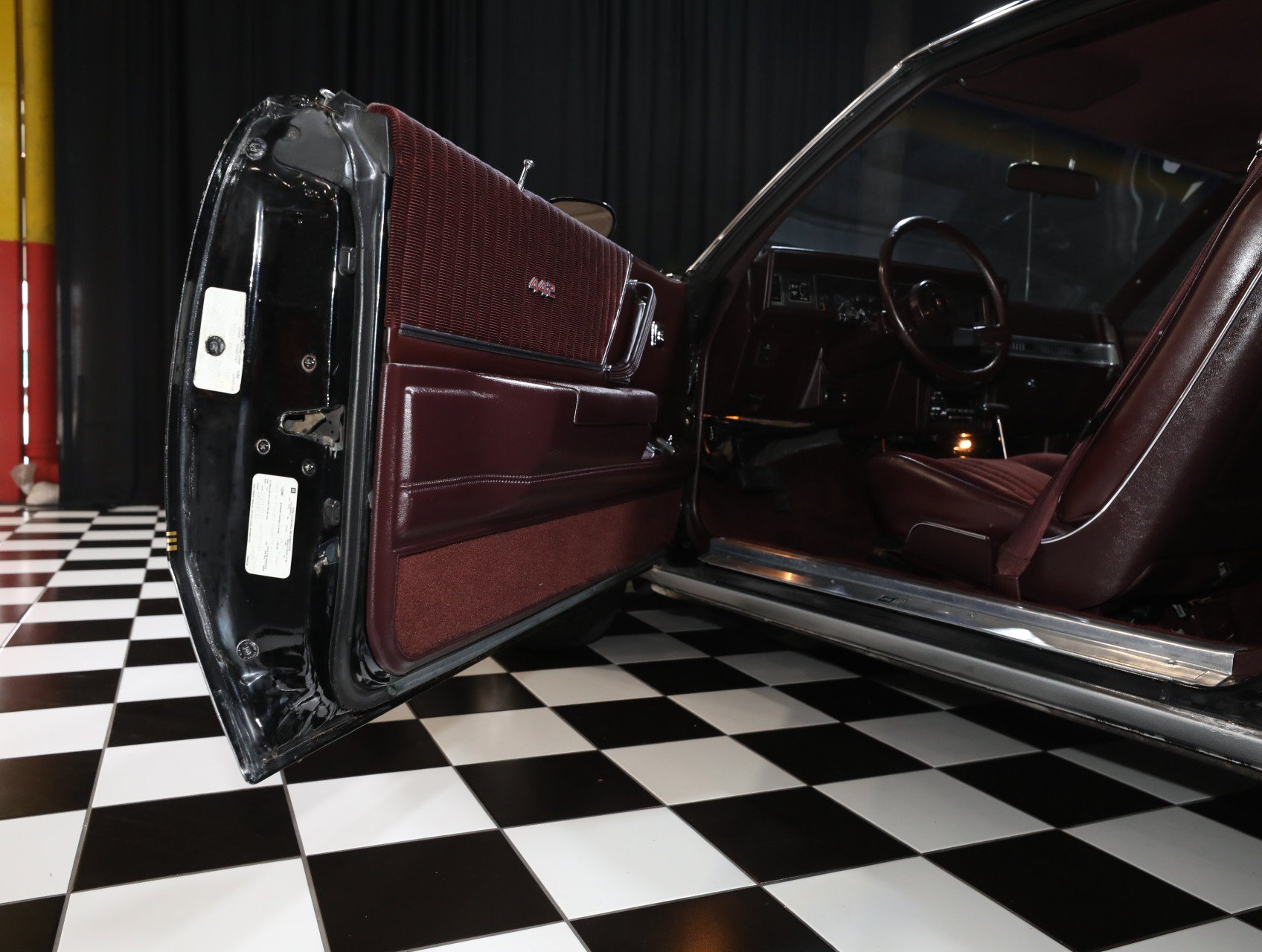 Used 1987 Oldsmobile Cutlass Supreme Salon RWD image 47
