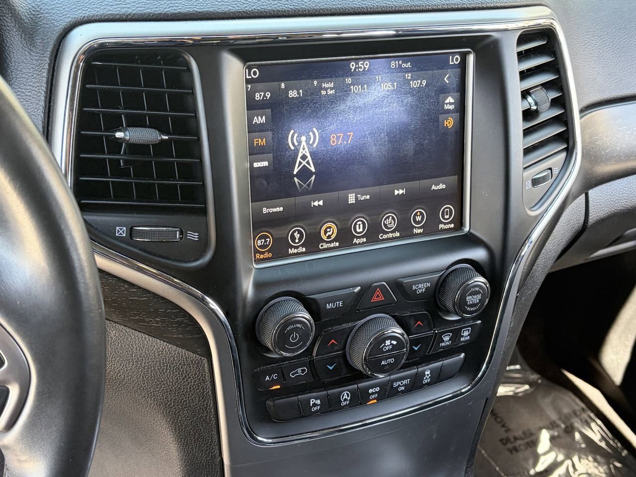 Used 2018 Jeep Grand Cherokee Altitude RWD image 26