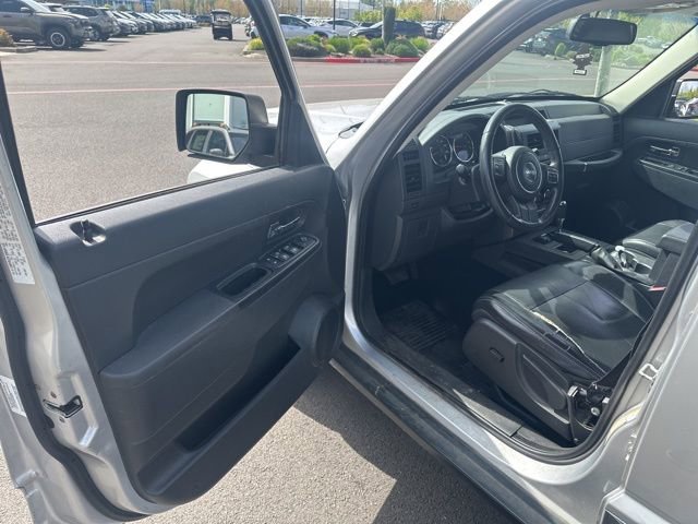 Used 2012 Jeep Liberty Sport AWD/4WD image 7