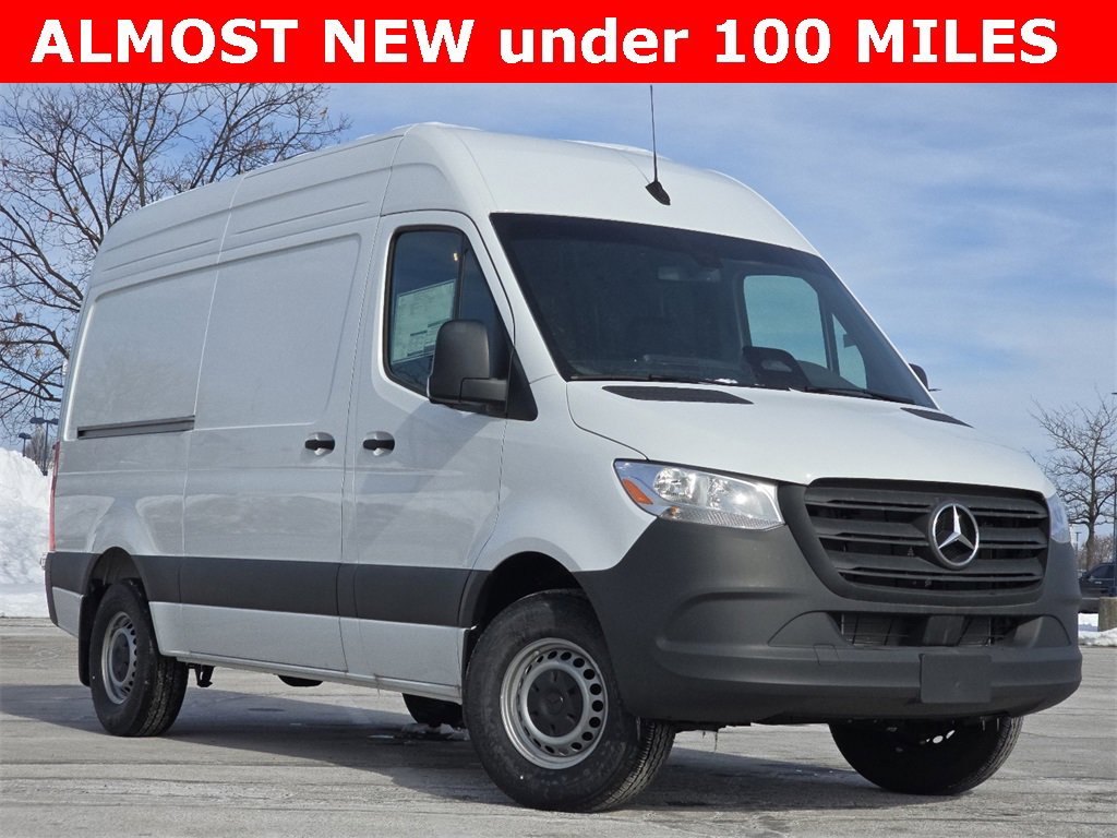 Used 2025 Mercedes-Benz Sprinter 2500 image 2