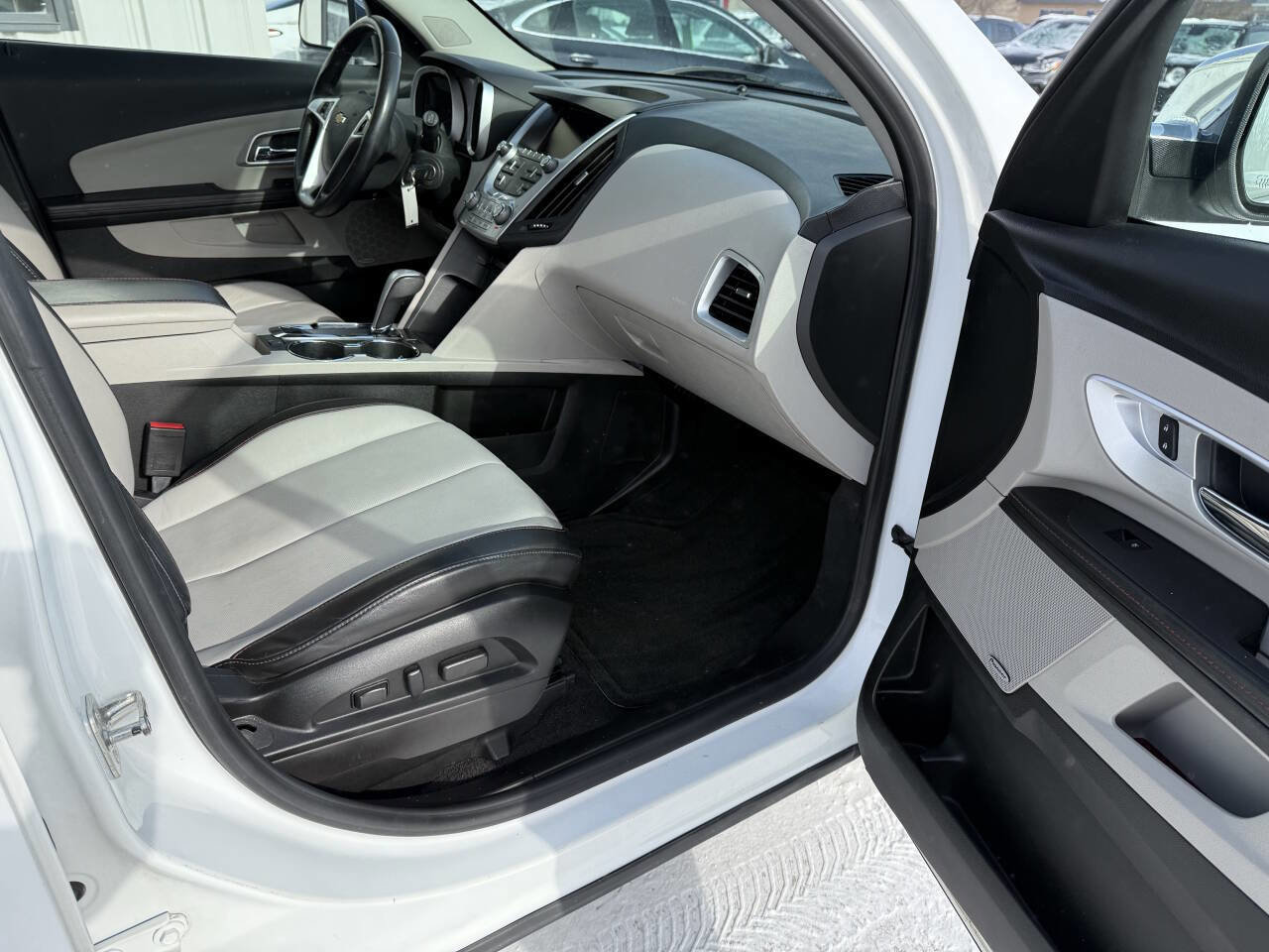 Used 2015 Chevrolet Equinox LTZ image 11