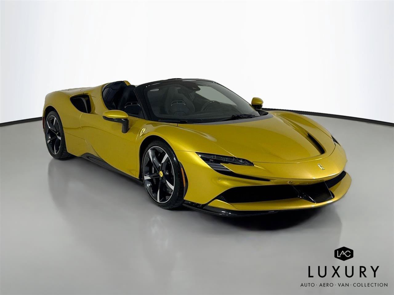 Used 2022 Ferrari SF90 Spider AWD/4WD image 3