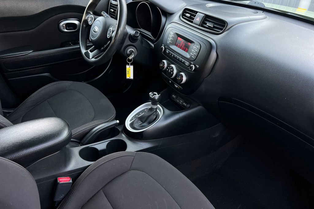 Used 2016 Kia Soul Base image 19